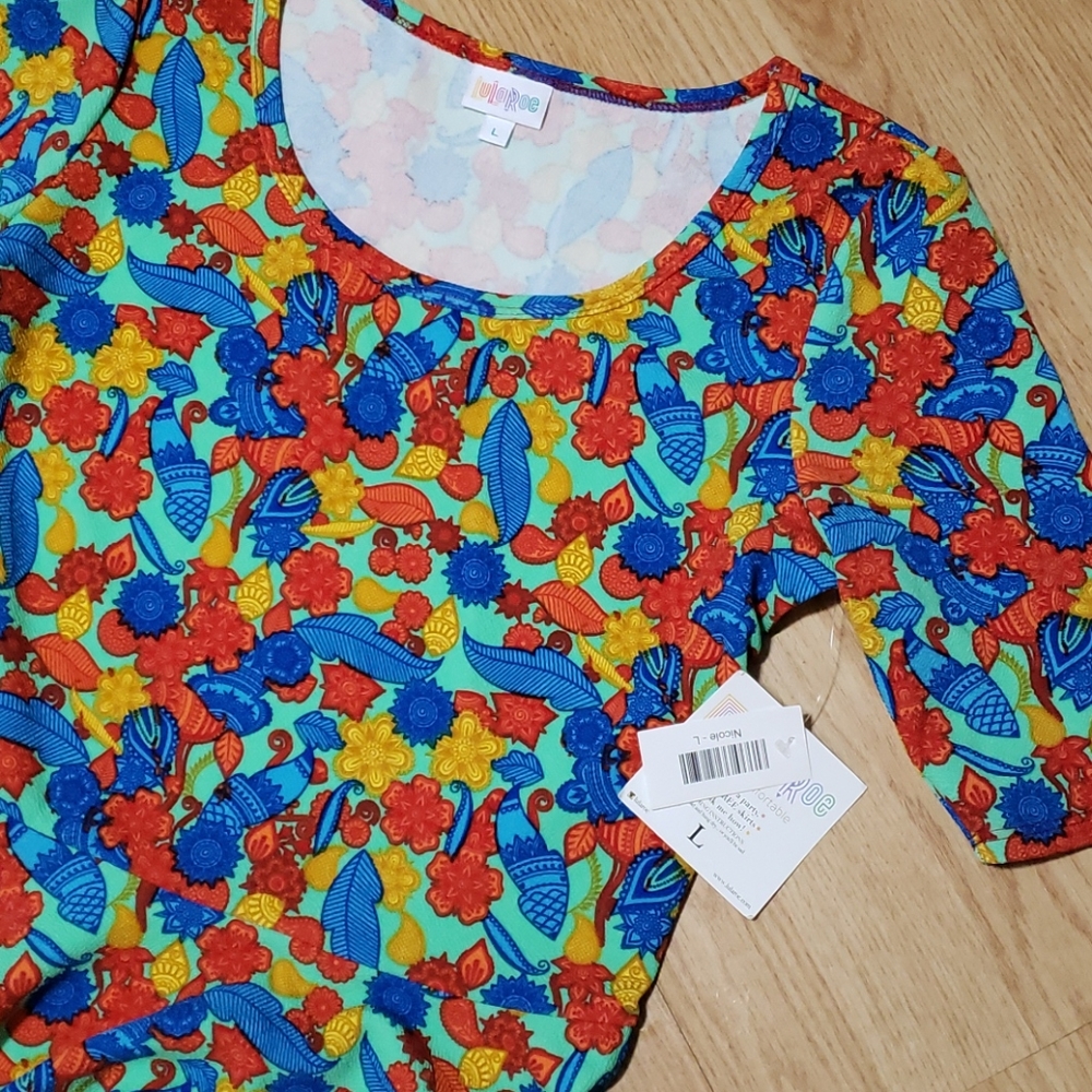 LulaRoe Nicole - Picture 2 of 2